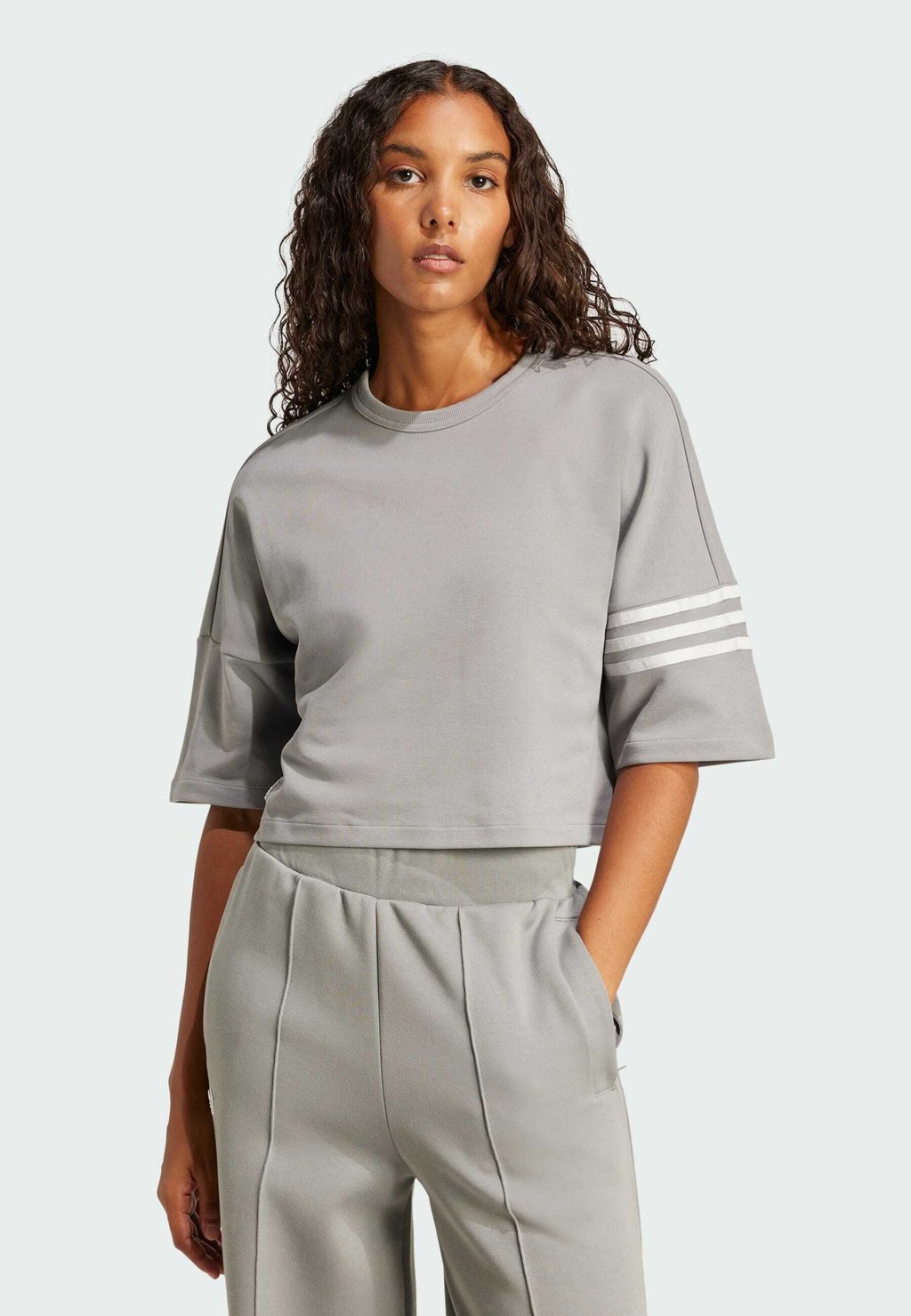 

Футболка с принтом NEUCLASSICS Adidas Originals, серый