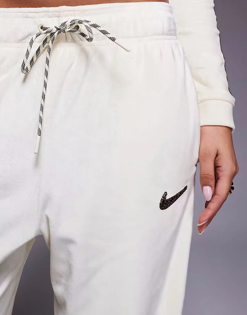 Велюровые спортивные брюки Nike с широкими штанинами кремового цвета — фото 4