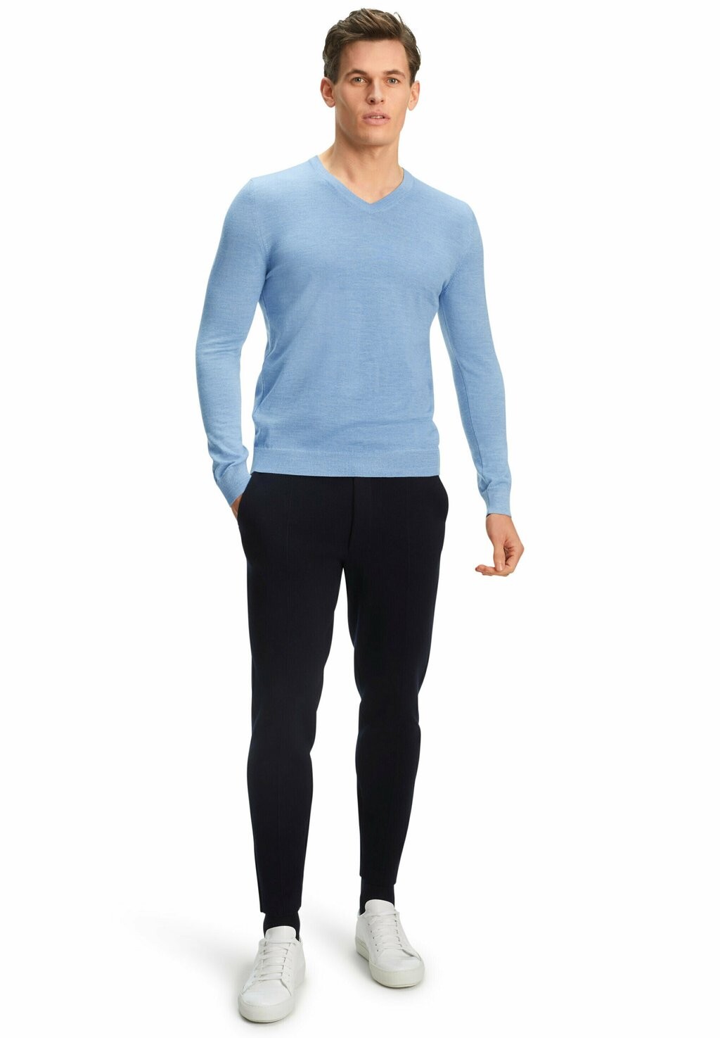 

Вязаный свитер Basic New Merino Merino Wool с V-образным вырезом FALKE, цвет azur mel
