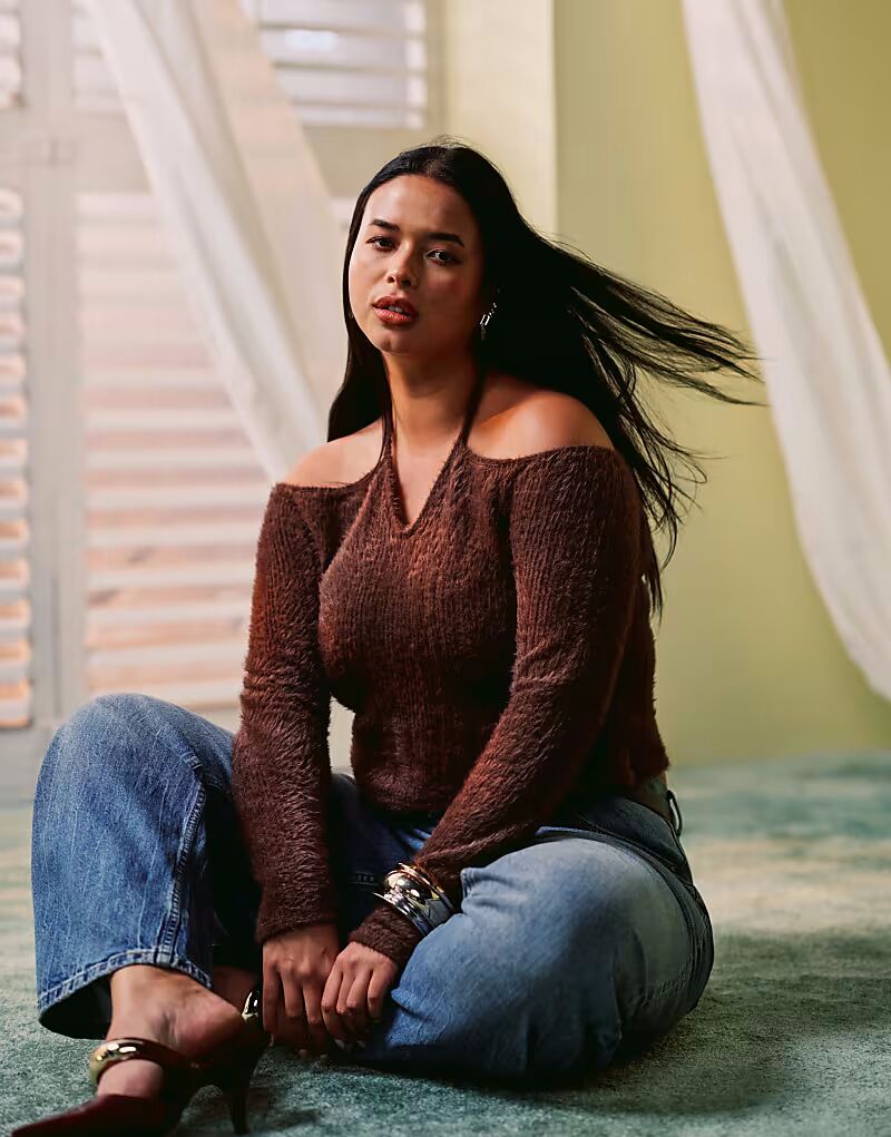 

Топ шоколадного цвета с открытыми плечами и длинными рукавами Curve Asos Curve