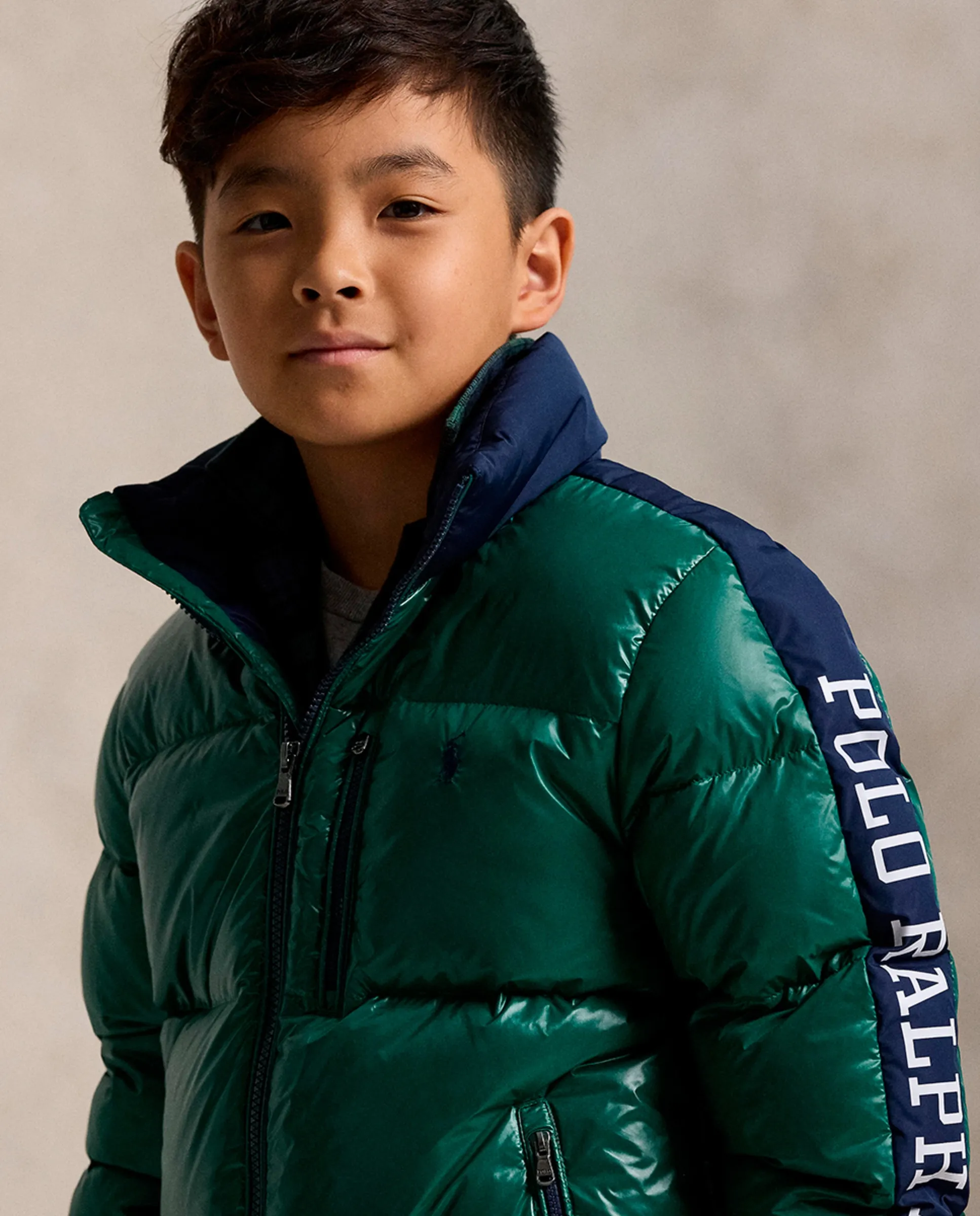 

Яркий детский пуховик с логотипом на рукаве Polo Ralph Lauren, зеленый