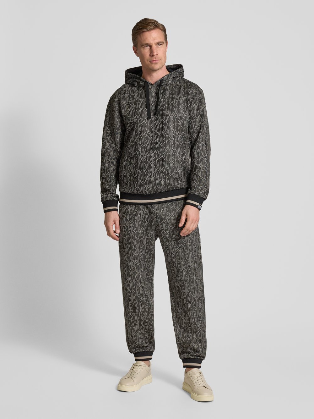 

Спортивные брюки с эластичным поясом EA7 Emporio Armani, черный