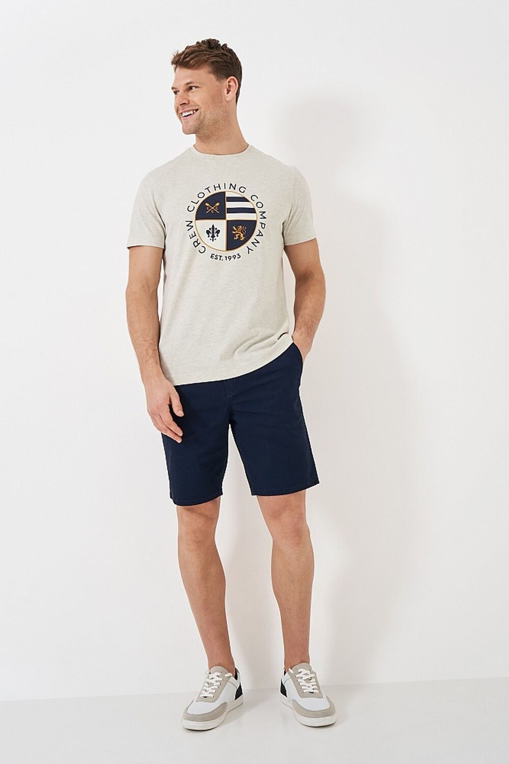 

Футболка с принтом маяка для экипажа Crew Clothing Company, бежевый