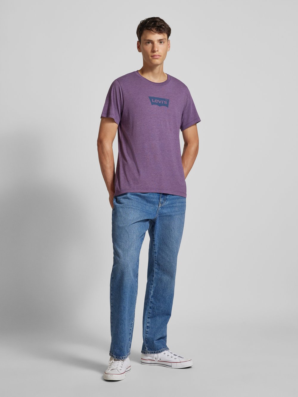 

Футболка с этикеткой Levi's