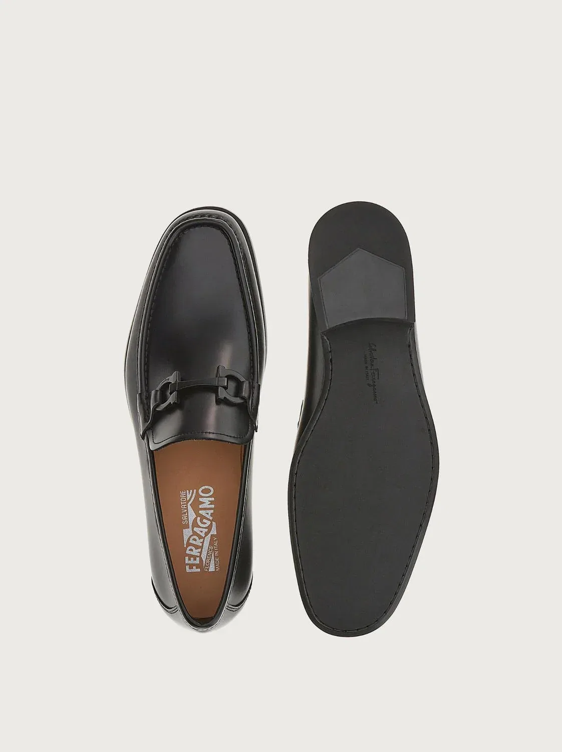 Salvatore Ferragamo Мужские кожаные лоферы черного цвета — фото 2