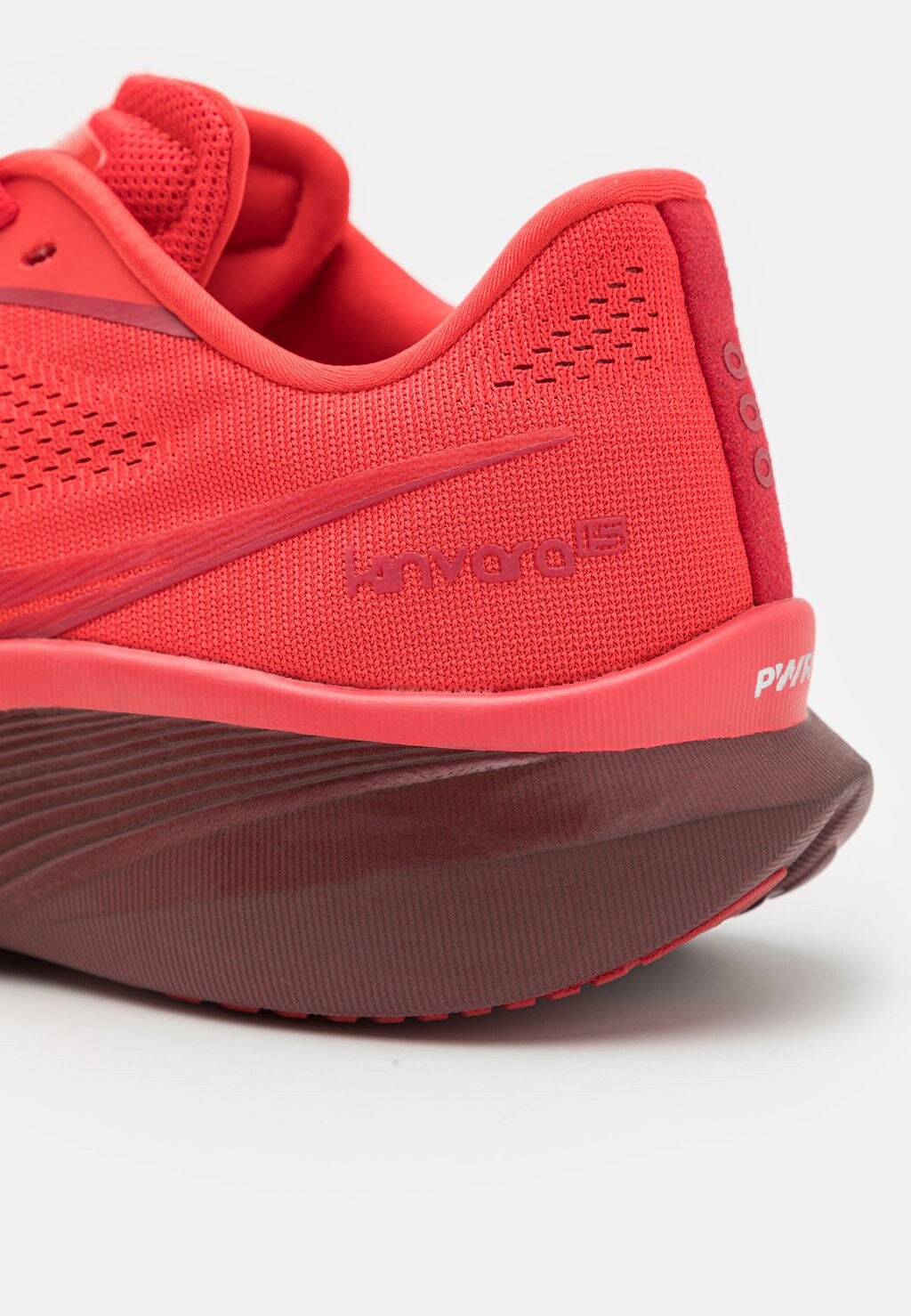 

Кроссовки KINVARA 15 Saucony, красный