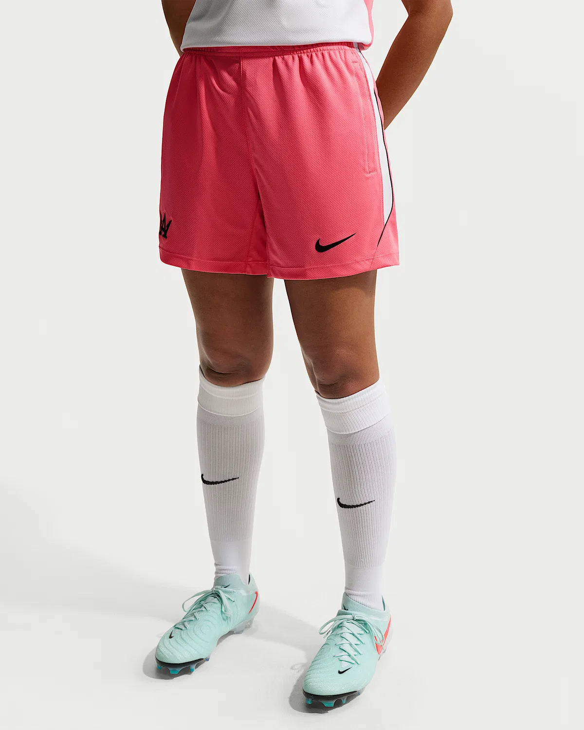 Женские футбольные шорты Nike Strike Dri-FIT "Alexia Putellas", Sea Coral/Pure Platinum/Black/Black — фото 2