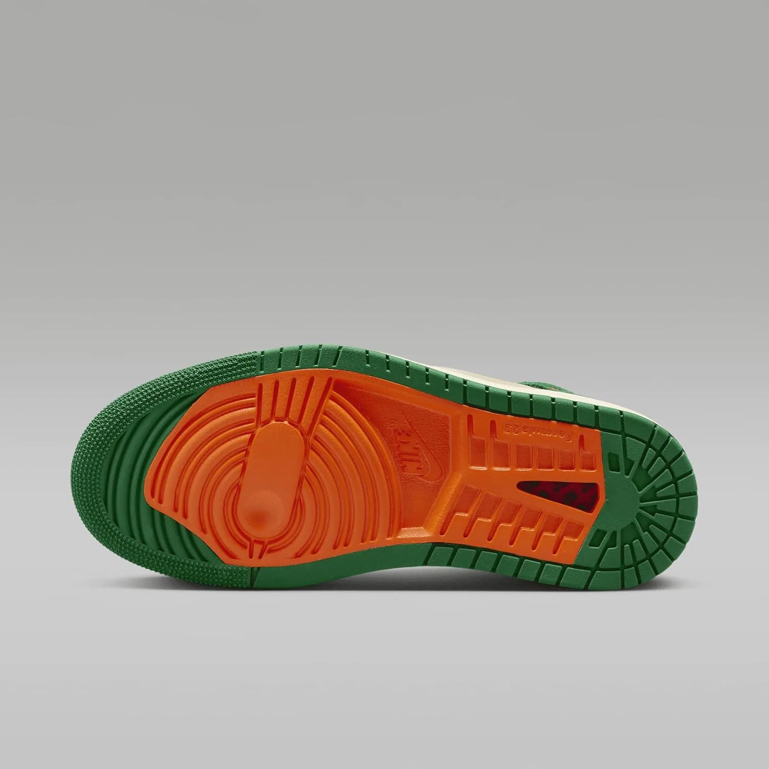 Кроссовки NIKE Air Max Plus для бега, модель 852630, мужские, черный/зеленый/оранжевый — фото 2