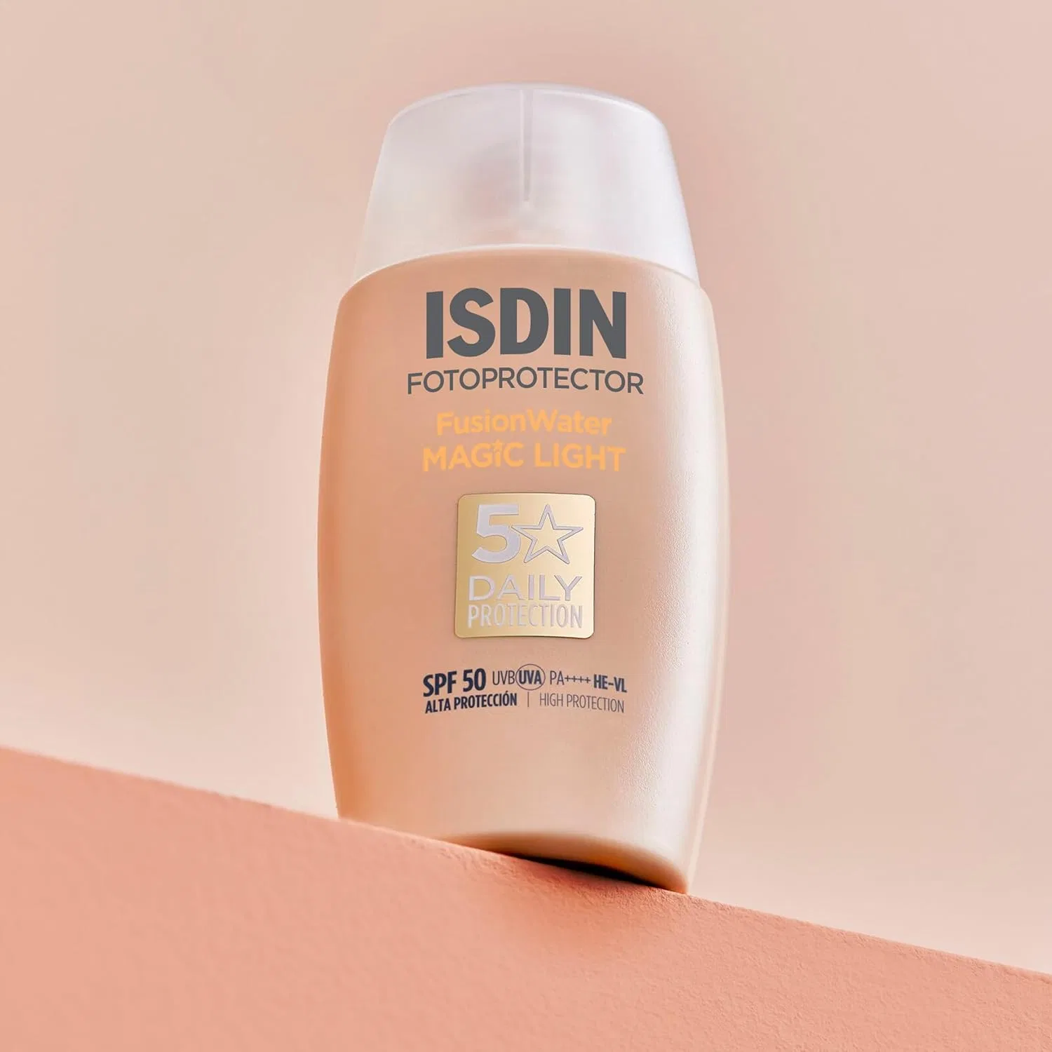 Тонирующий солнцезащитный крем для лица ISDIN Fusion Water Magic Colour Light SPF 50 Isdin — фото 2