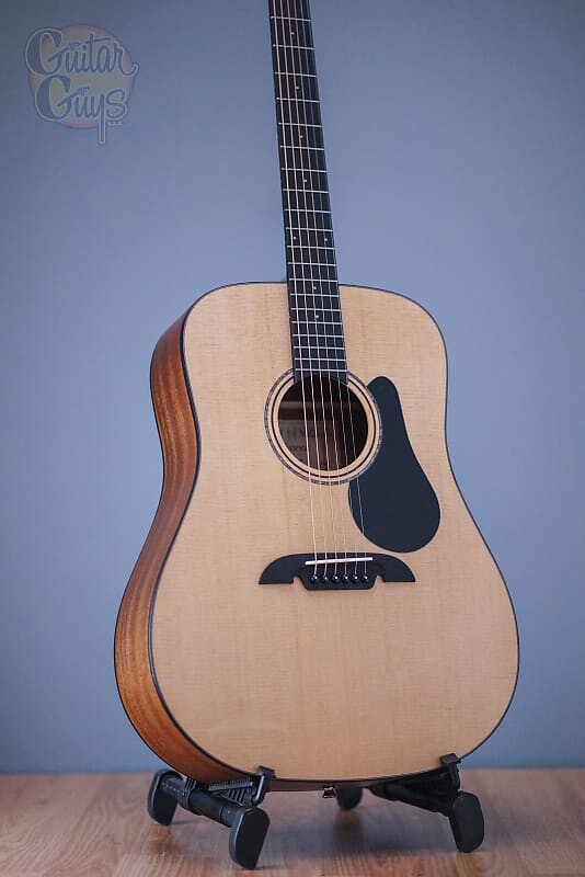 

Акустическая гитара Alvarez AD30 Artist Series Dreadnought Natural/Satin DEMO