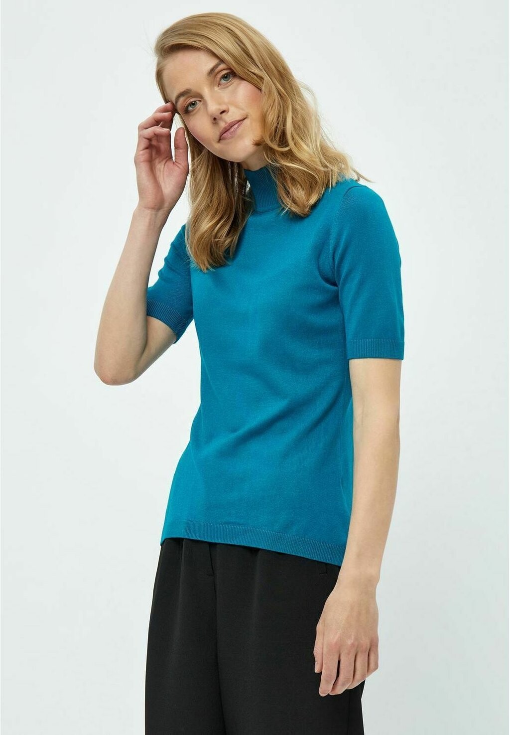 

Базовая футболка Deevia Short Sleeve Knit Pullover Desires, цвет crystal teal