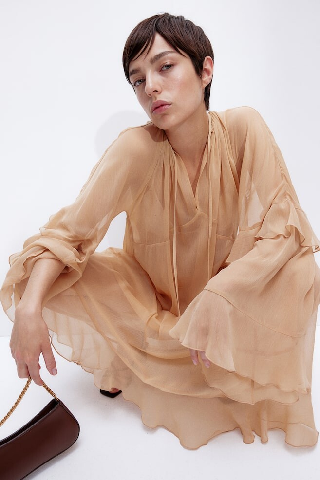 

Шифоновое платье с воланами H&M, бежевый
