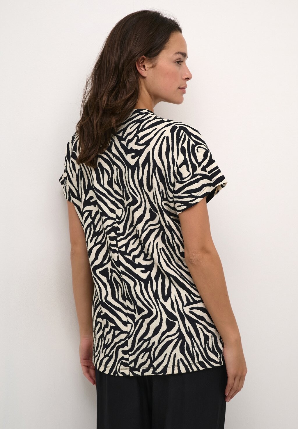 

Футболка с принтом HANNA WITH SHORT SLEEVES Kaffe, черный