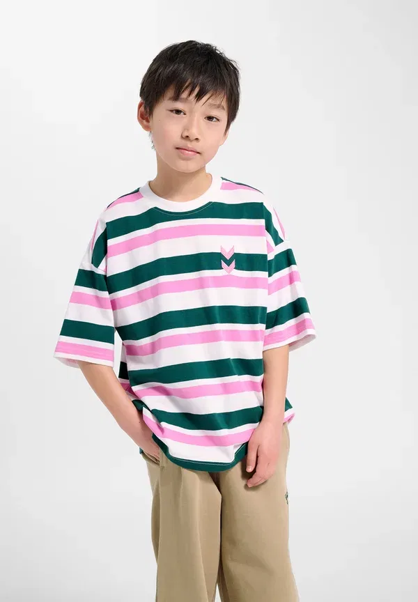 Футболка Hummel Hmljr silly s/s boxy stripe print t-shirt, лесной биом — фото 2