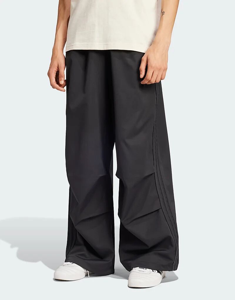 

Спортивные штаны adidas Parachute черного цвета adidas Originals
