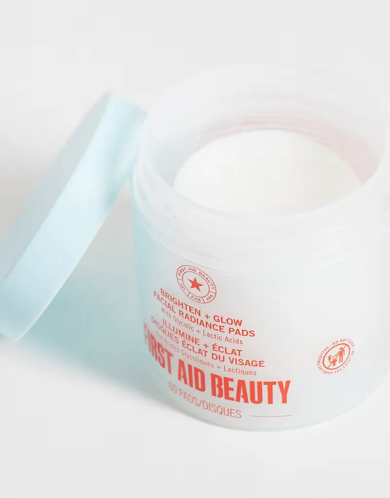 Крем для лица SPF FIRST AID BEAUTY Осветляющие подушечки для лица Brighten + Glow Facial Radiance Pads — фото 2
