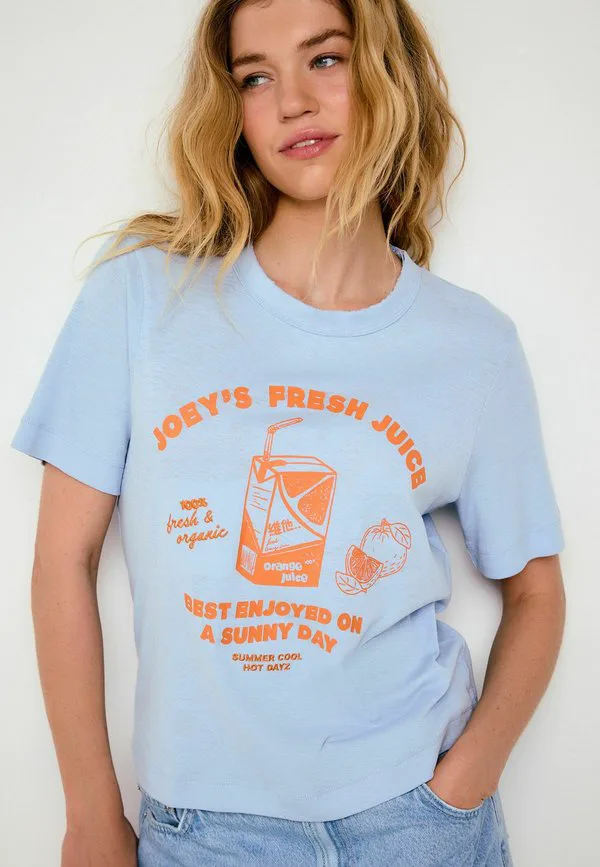 

Футболка стандартного кроя с коротким рукавом и круглым вырезом, с графическим принтом. Next, Blue, Синий, Футболка стандартного кроя с коротким рукавом и круглым вырезом, с графическим принтом. Next, Blue