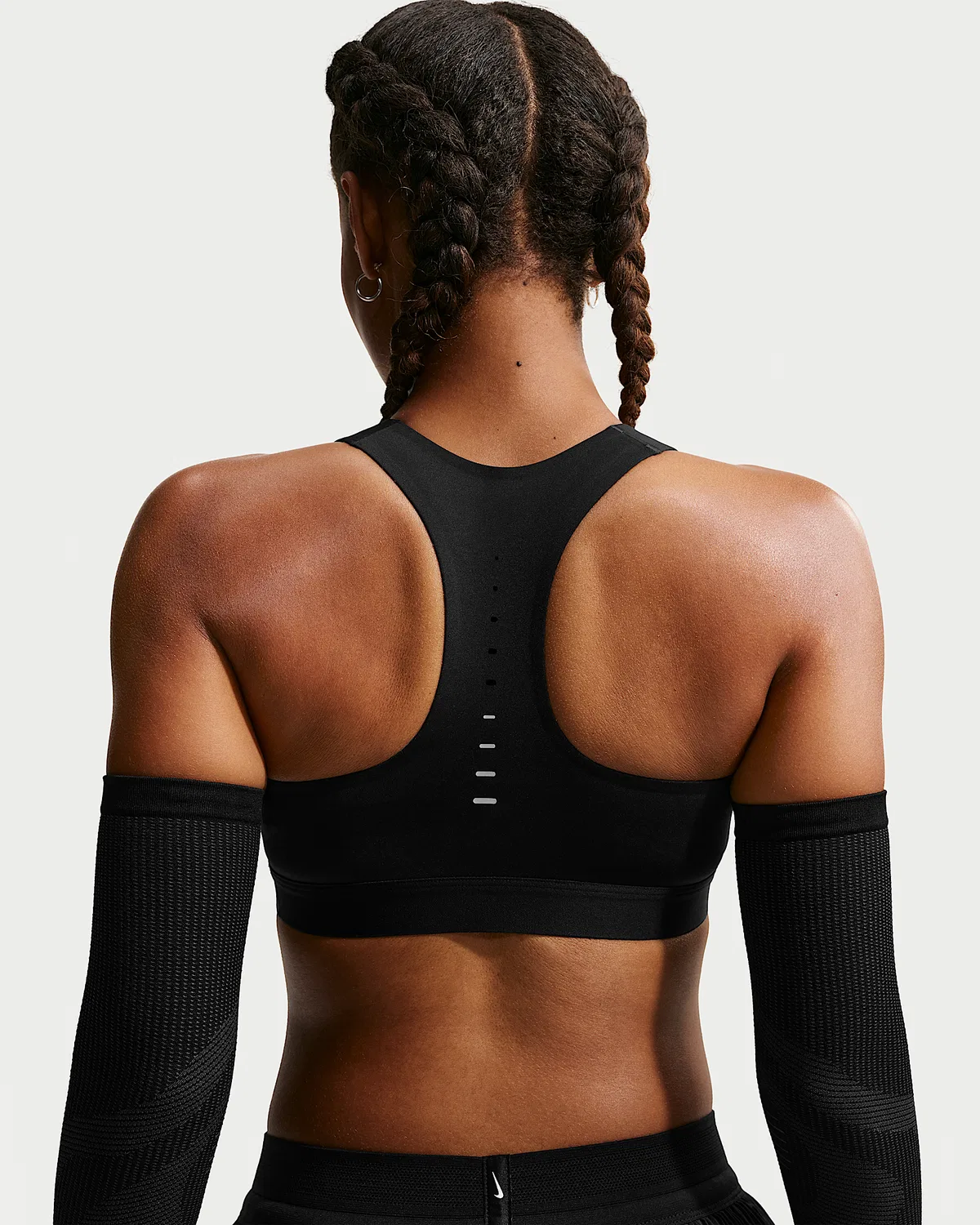 Женский спортивный бюстгальтер Nike Swift с высокой поддержкой и легкой подкладкой, Black/Silver — фото 2