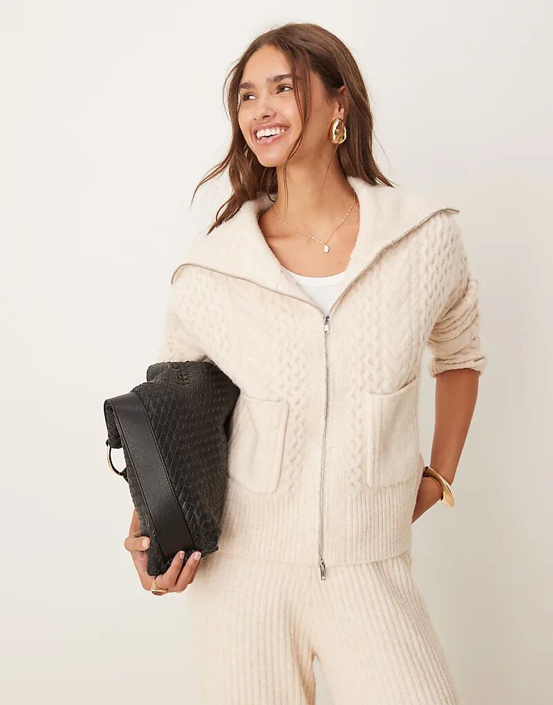 

Кардиган ASOS DESIGN кремового цвета с косичной вязкой и воротником-лацканом — часть комплекта