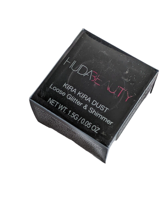 

Рассыпчатые блестящие тени для век Kira Kira Dust Purple - 11 грамм Huda Beauty