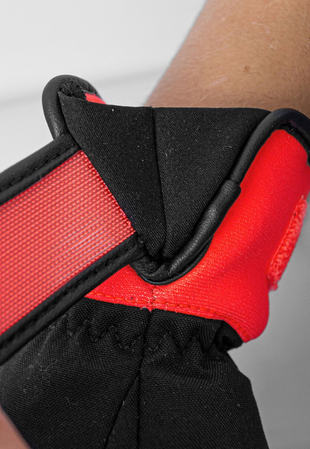 

Варежки WORLDCUP WARRIOR PRIME R-TEX XT Reusch, цвет black fluo red