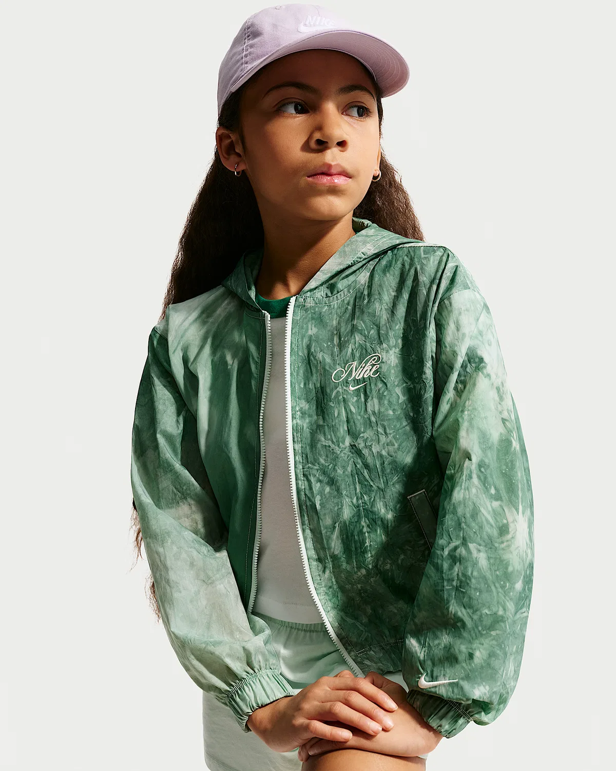 Детская ветровка Nike Sportswear Club, Barely Green/Soft Pearl — фото 3