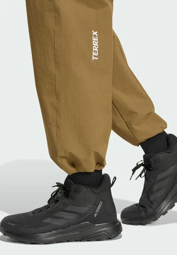 Штаны карго Terrex xploric clima365 outdoor trousers Adidas Terrex, коричневый оксид — фото 4