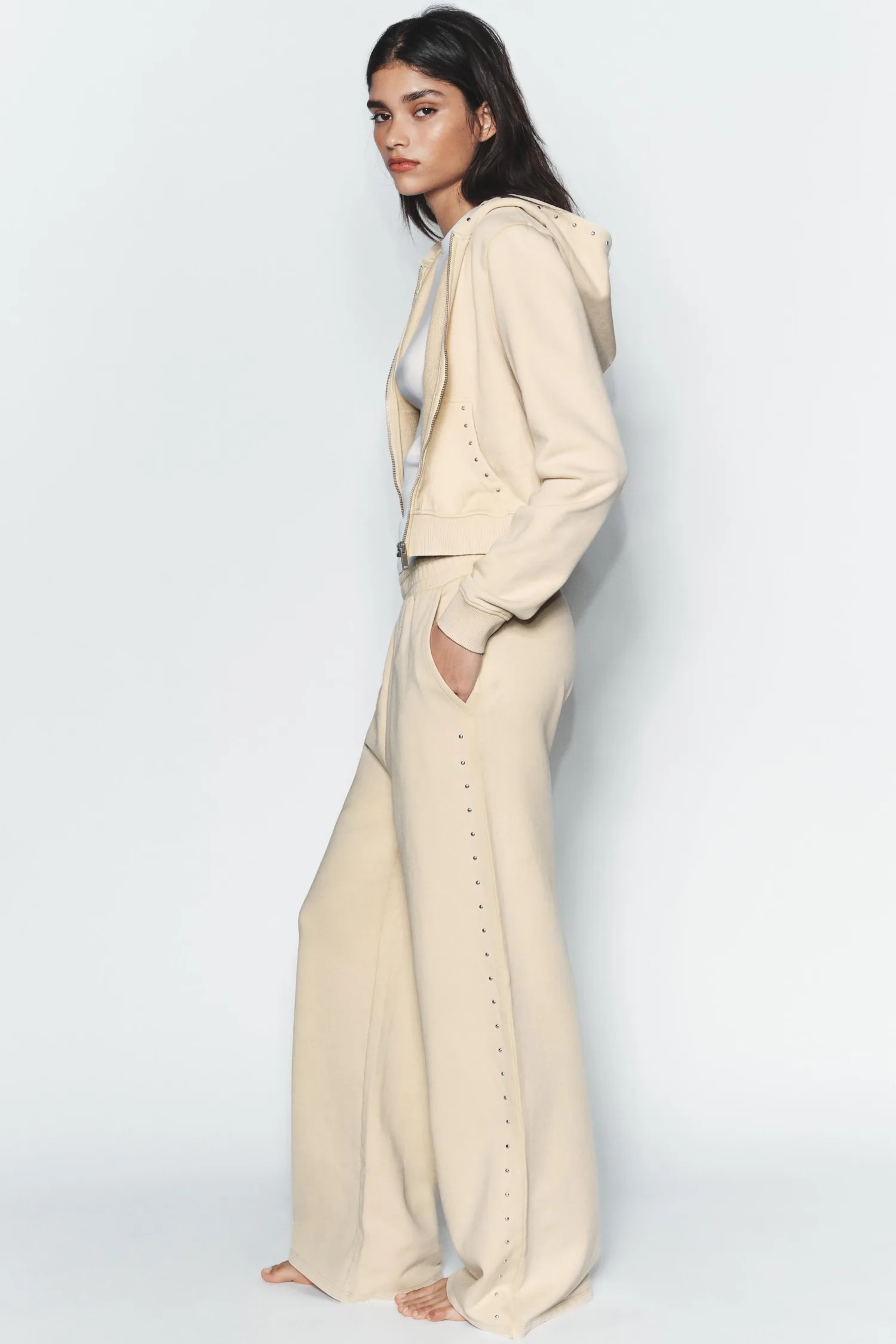 Zara Брюки из флиса с эффектом потертости и заклепками — фото 3