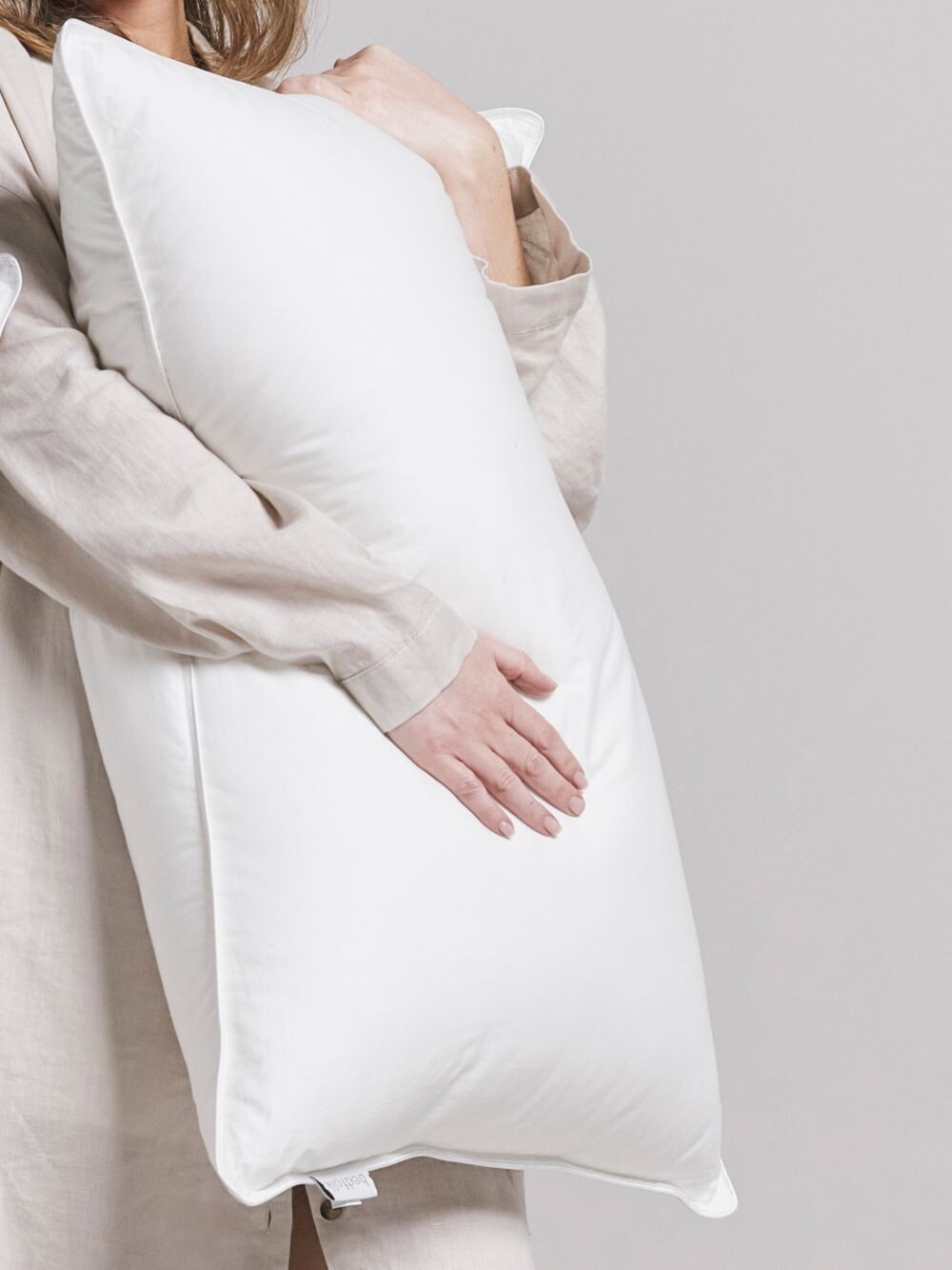 

Стандартная подушка Bedfolk на утином пуху, твердая