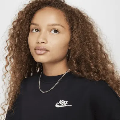 Толстовка Nike Sportswear Club Fleece Girls' Boxy Crew-Neck Sweatshirt, черный/белый — фото 3