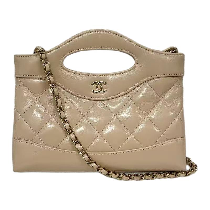 

CHANEL Полированная кожаная сумка через плечо