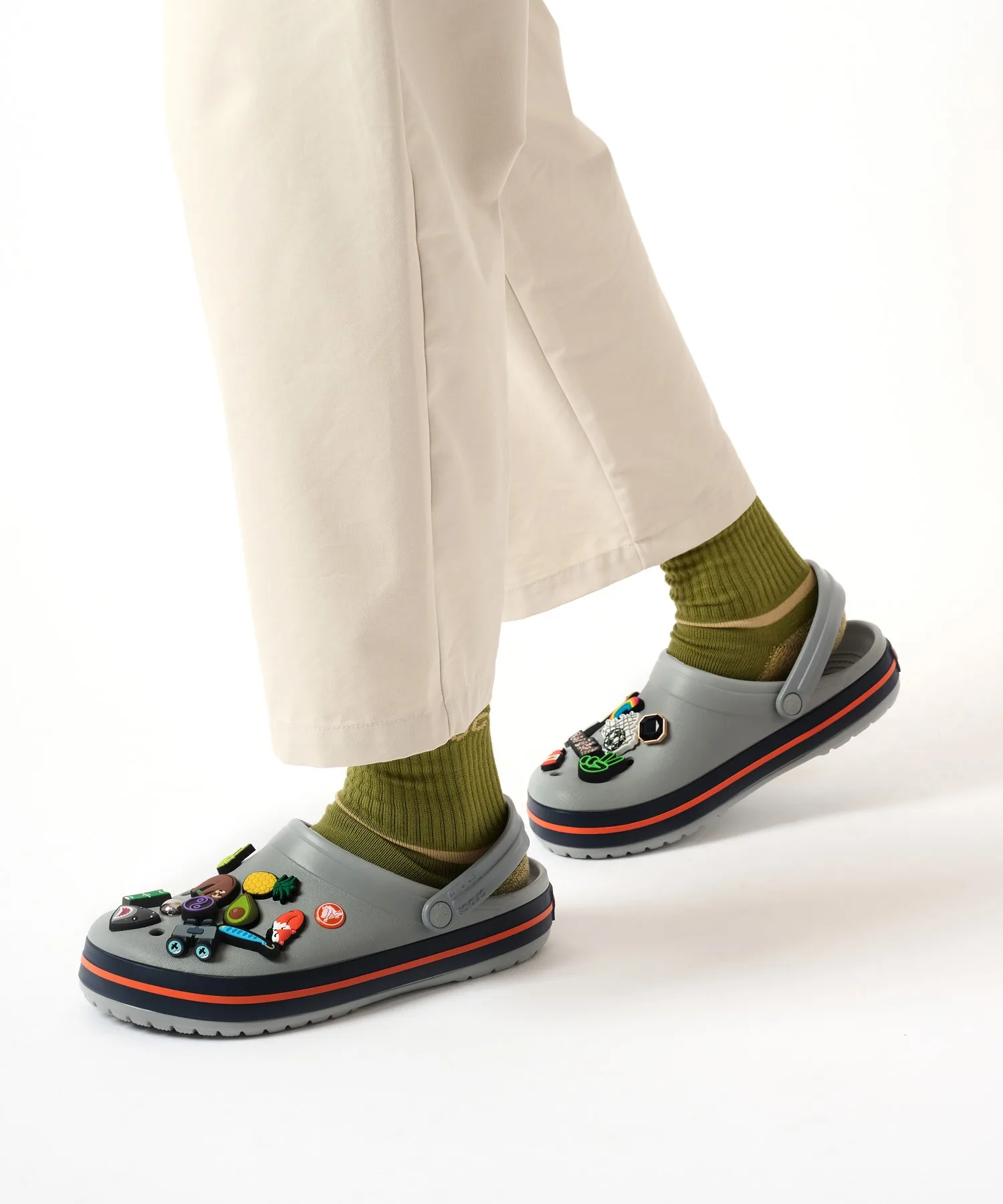Универсальные сандалии-клоги с полосой Crocband Crocs черные — фото 3
