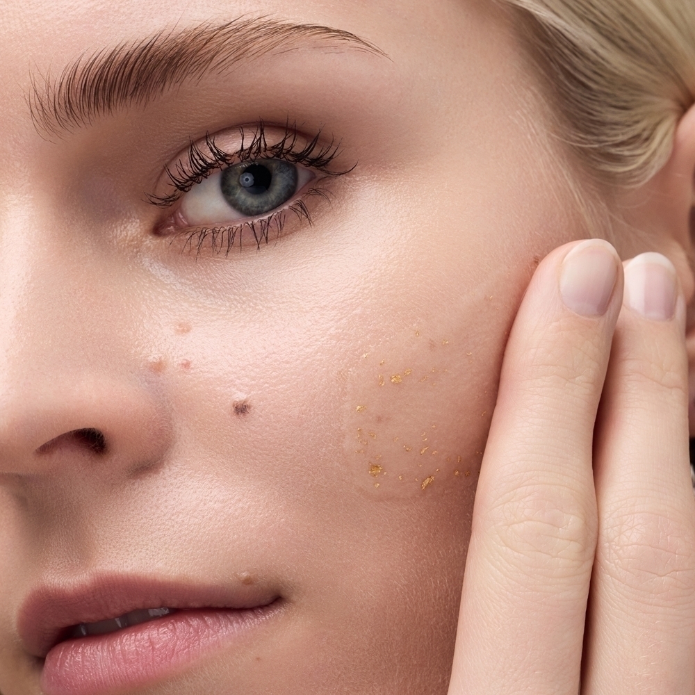 Увлажняющая основа под макияж Glam in Gold с 24-каратным золотом Catrice, atspalvis 010 oh my goldness 30 мл — фото 3