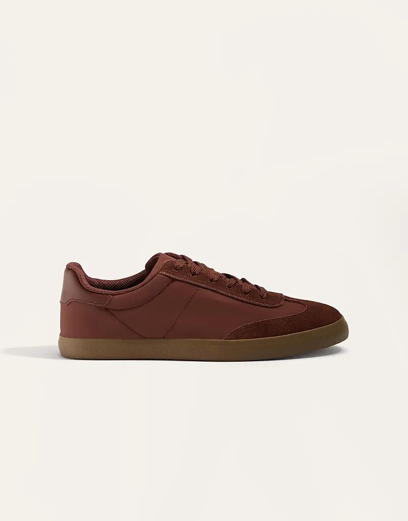 Кроссовки OYSHO Nylon с деталями в красно-бордовом цвете