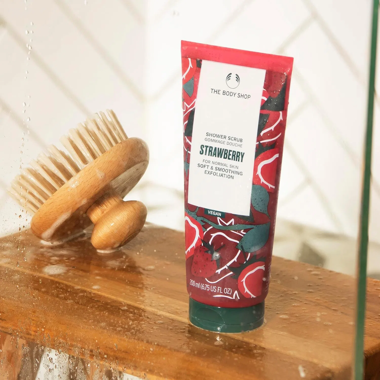 Скраб для тела The Body Shop Strawberry 200 мл — фото 4