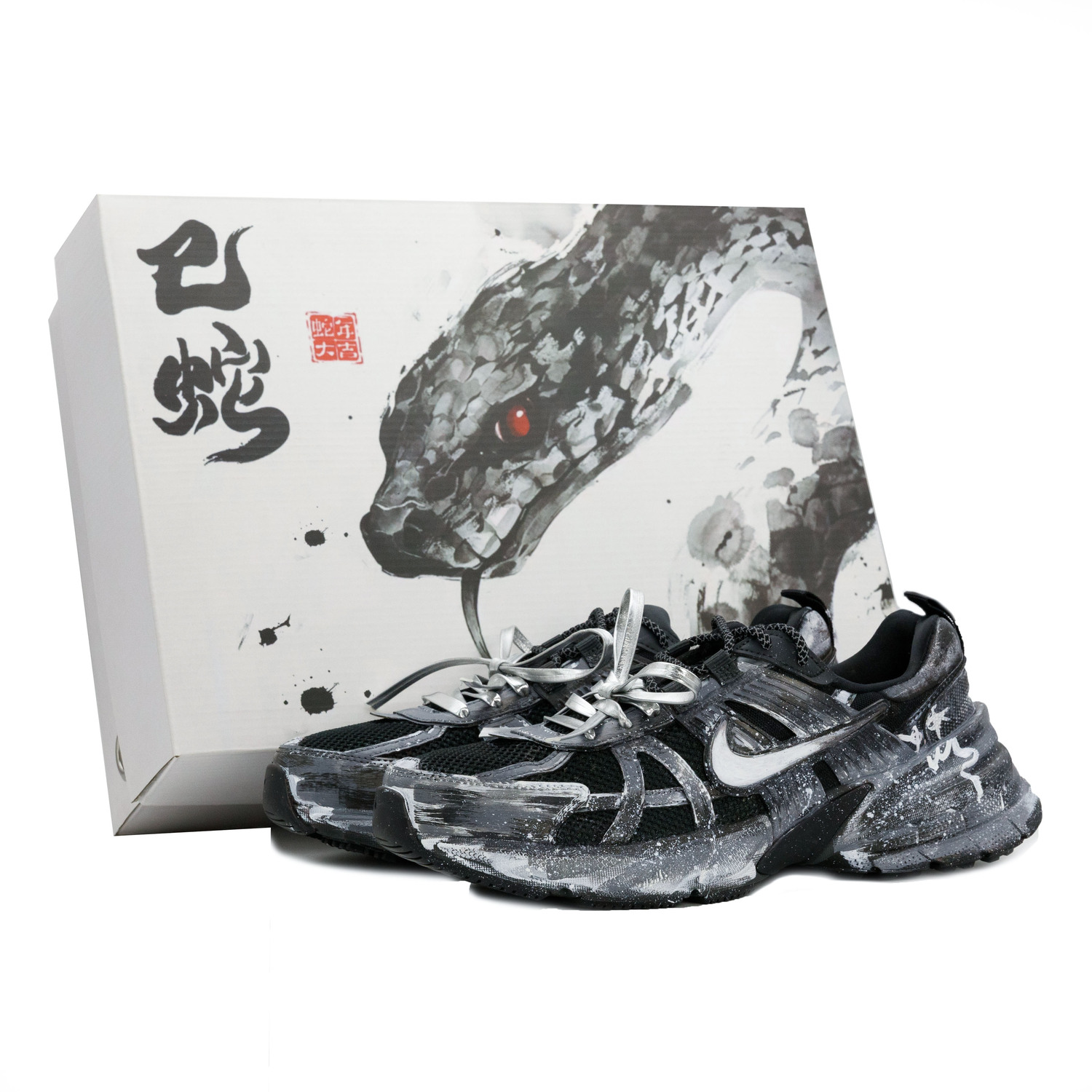 

Nike V2K Беговые устойчивые к истиранию низкие повседневные тренировочные городские кроссовки для мужчин черные - кибер-серебряные чернила подарок (змеиная подарочная упаковка)