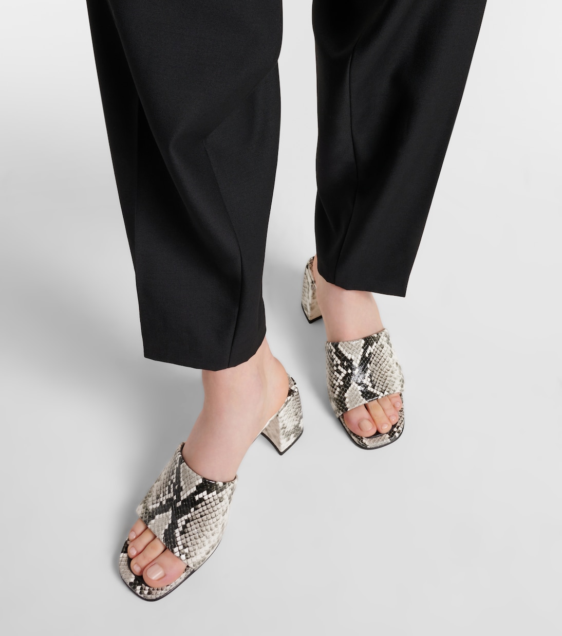Мюли Lena 70 из кожи с эффектом змеи Jimmy Choo, Roccia — фото 4