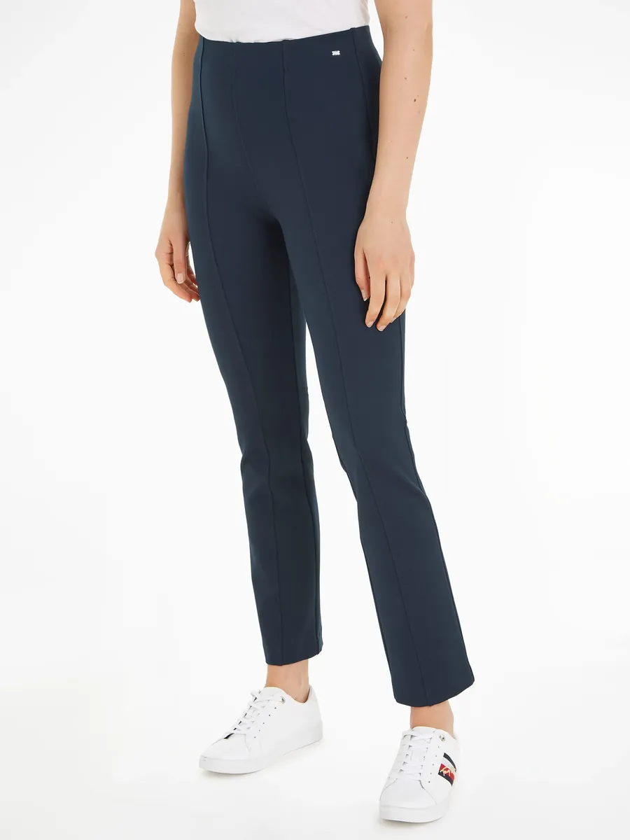

Трикотажные брюки Tommy Hilfiger "SLIM ELEVATED KNITTED PANT", с металлической фирменной биркой, цвет Desert_Sky