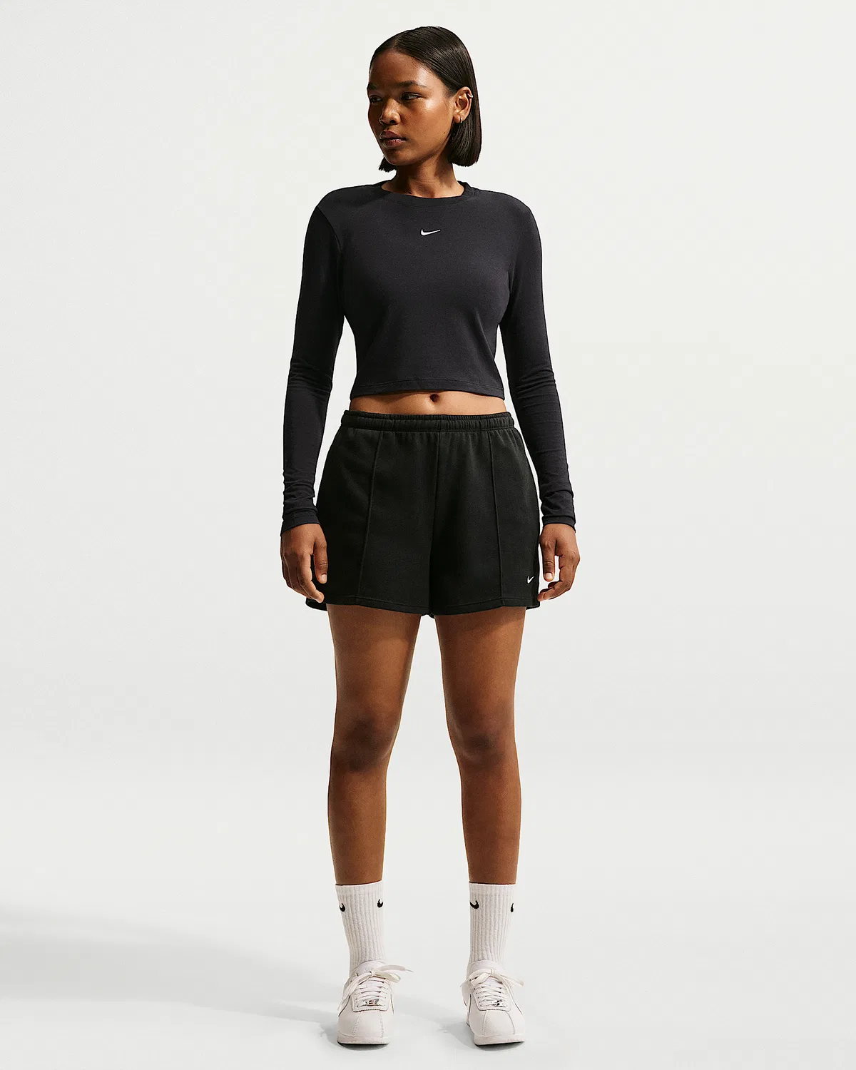Женский облегающий лонгслив укороченный Nike Sportswear Chill Knit, Black/White — фото 4