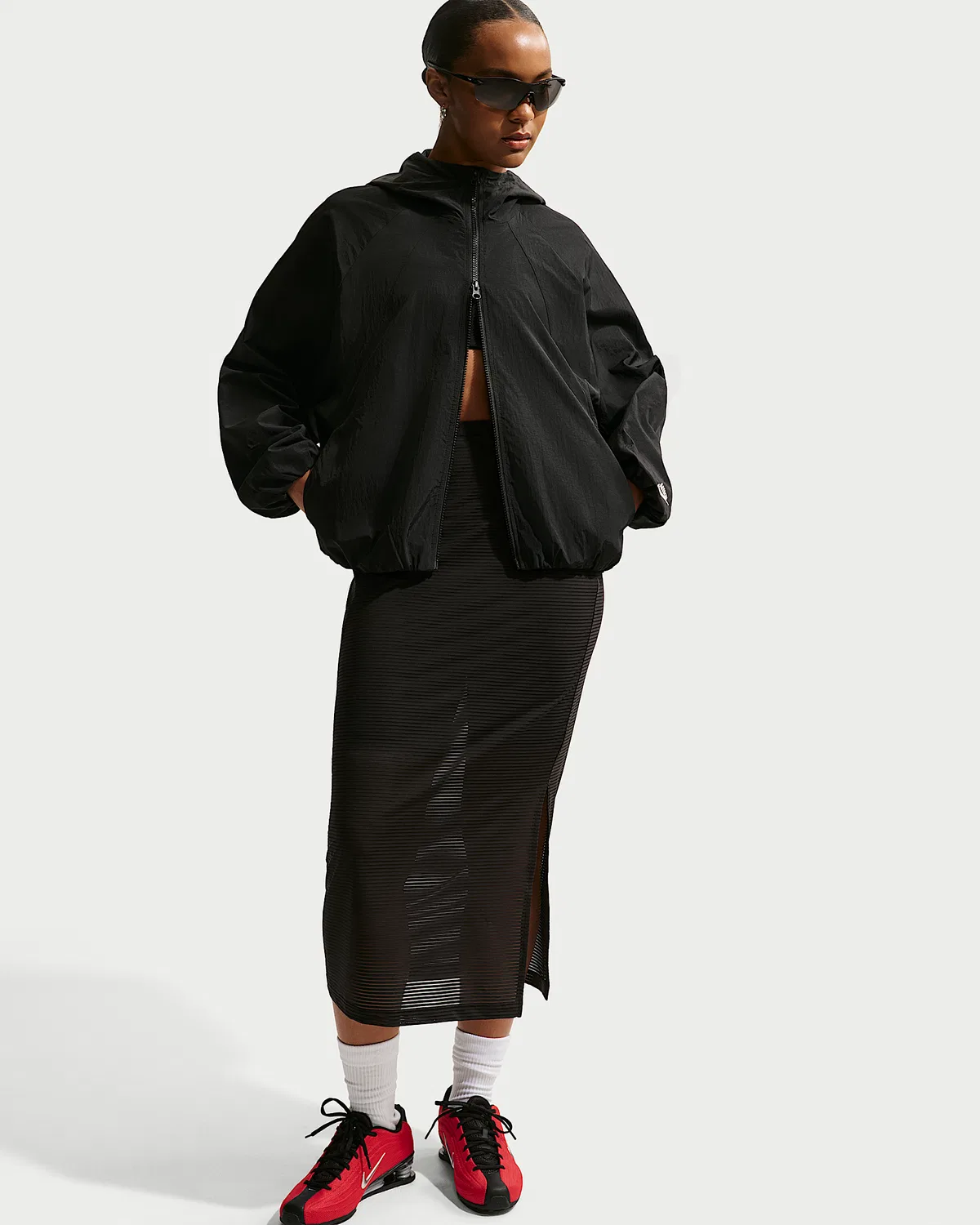 Женская оверсайз куртка с капюшоном Nike Sportswear, Black/Chalk — фото 3