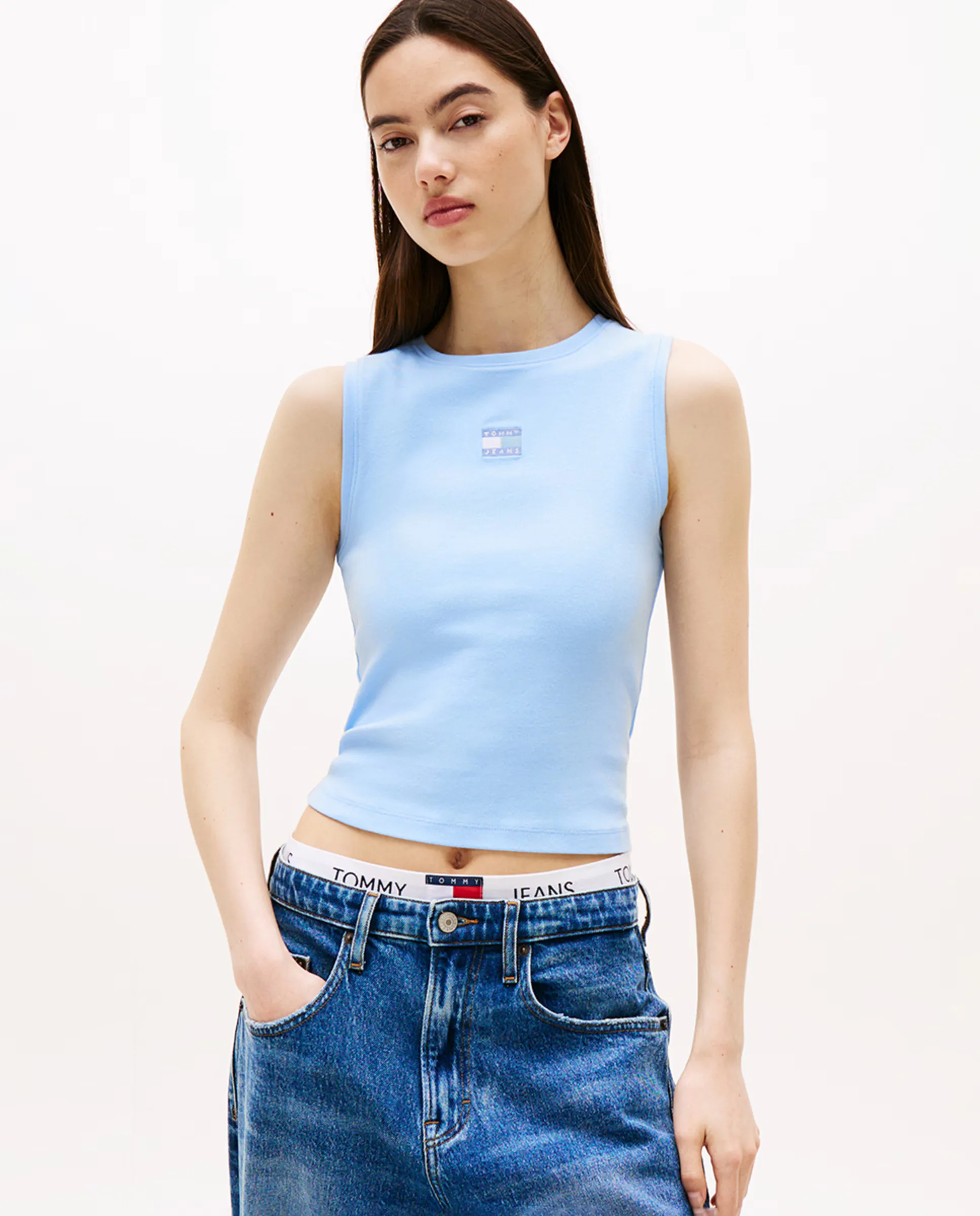 

Женская майка без рукав с логотипом в тон Tommy Jeans, светло-голубой