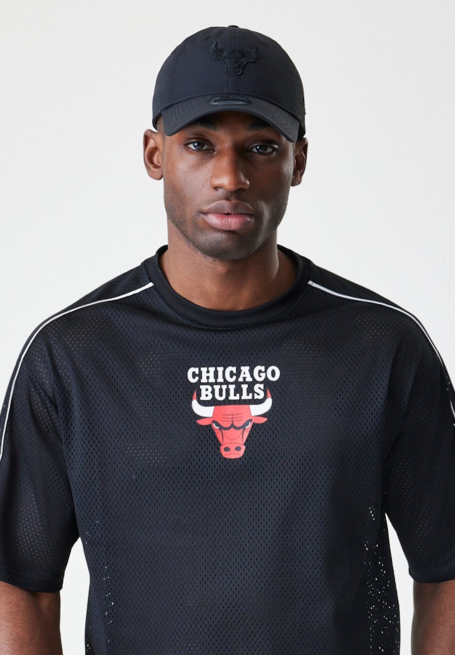 

Футболка New Era NBA CHICAGO BULLS PIPING TEE, Black/Red/Black