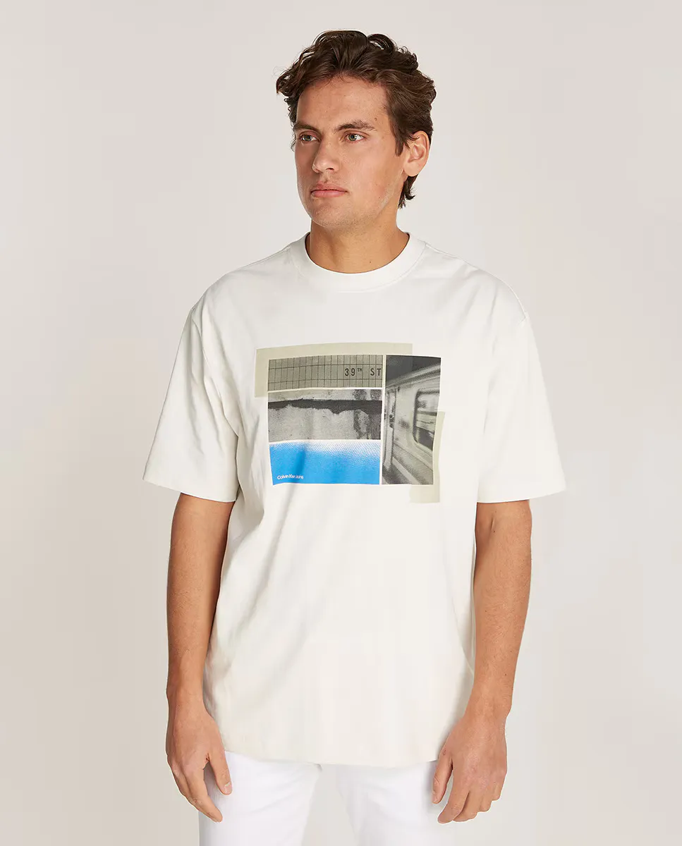 

Мужская футболка свободного кроя с фотографическим принтом Calvin Klein Jeans, цвет Crudo