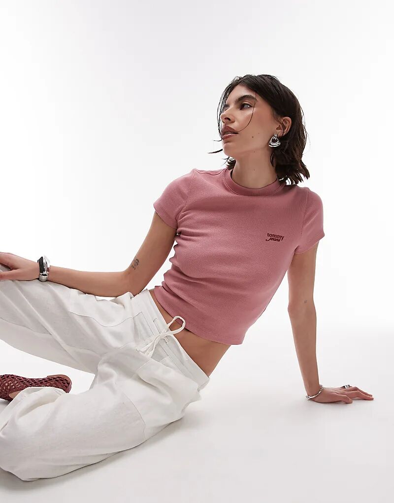 

Футболка Tommy Jeans с логотипом, смещенным от центра, выцветшего розового цвета