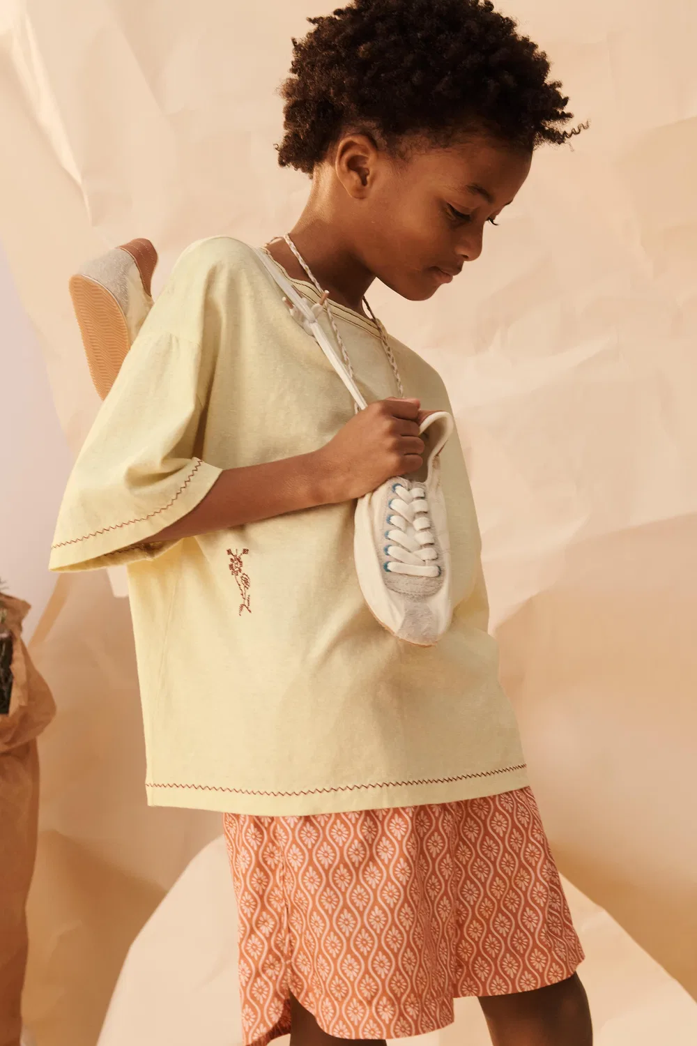 Футболка из хлопка и льна с вышивкой, ограниченная серия ZARA, Vanilla — фото 2