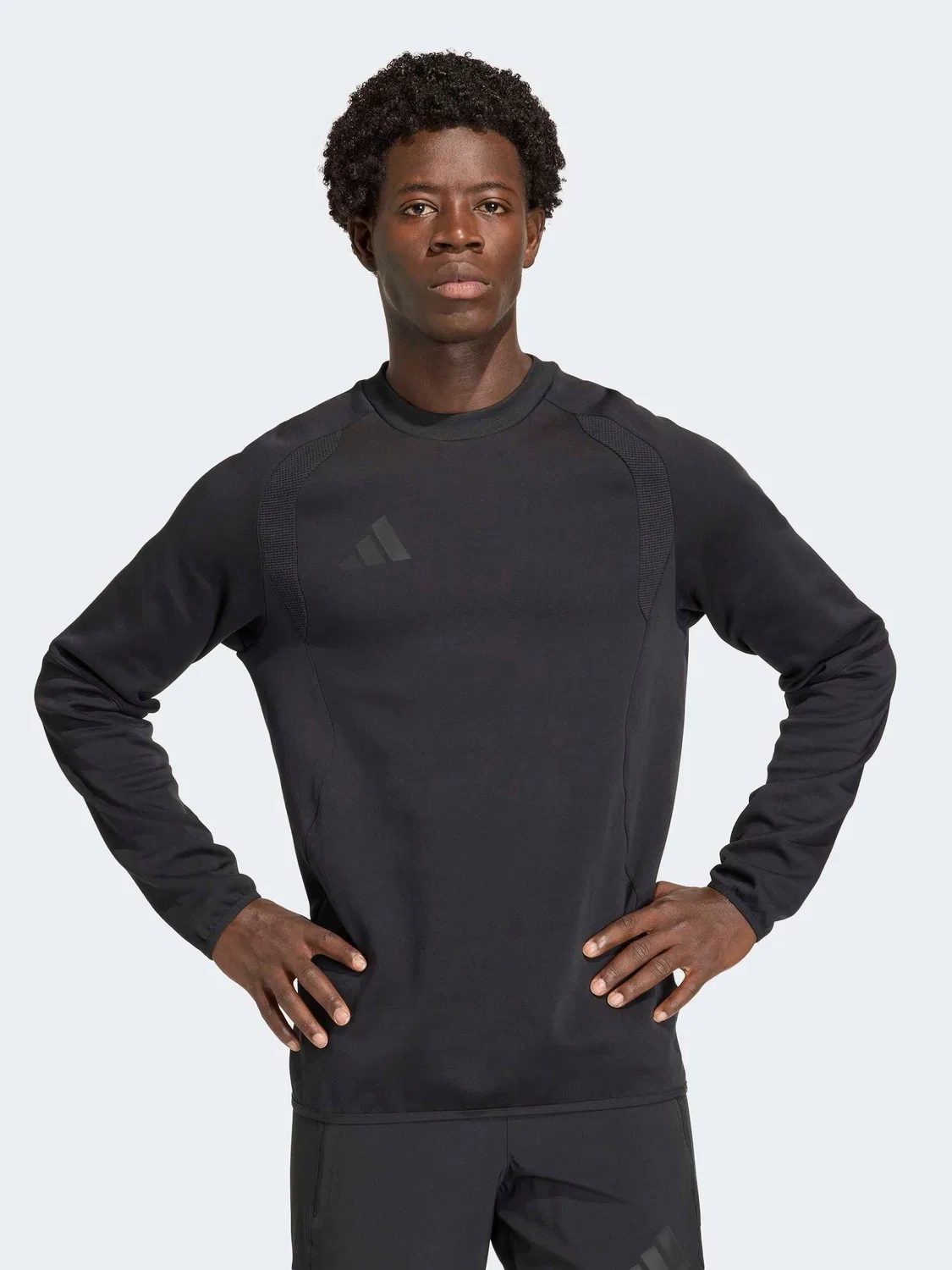 Свитшот футбольный Tiro Travel adidas, черный