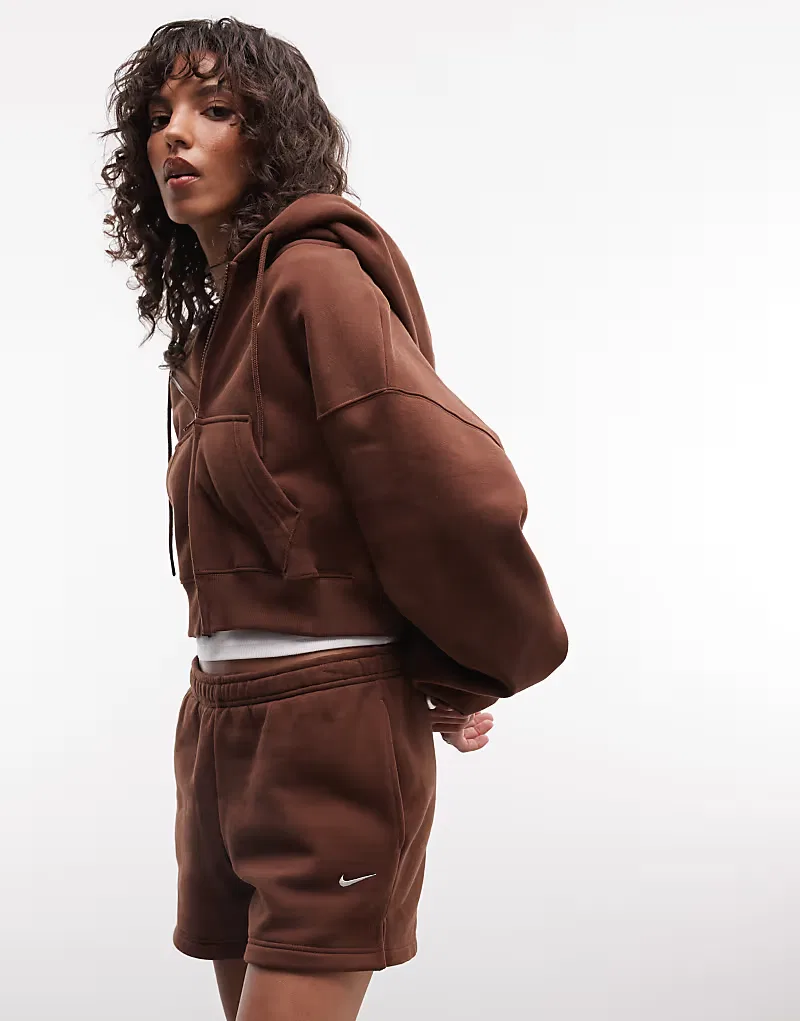 Шорты Nike Studio Fleece средней плотности, коричневый