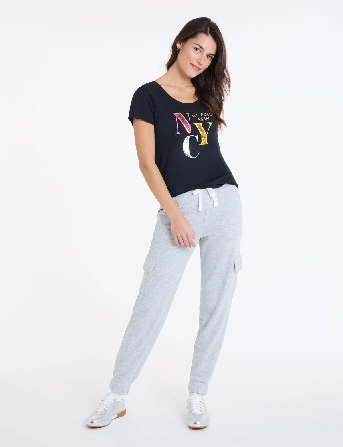 Женская футболка U.S. Polo Assn. NYC Sequins Semi Scoop, черный — фото 3
