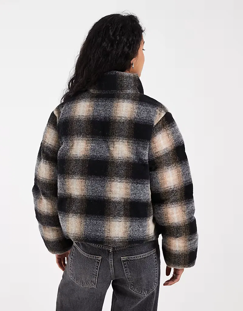 Укороченная куртка-пуховик Levi's Brynn из ткани борг в клетку, коричневый — фото 4