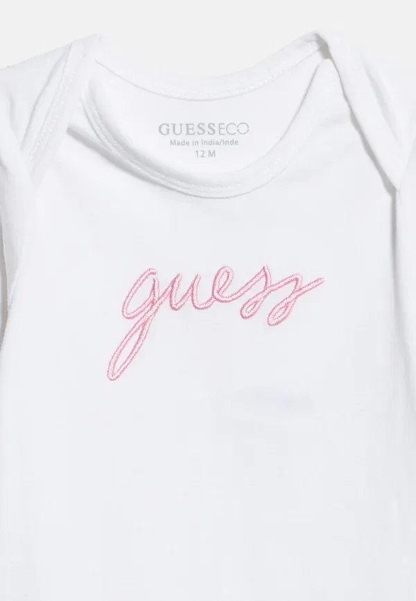 Комплект для девочки из куртки и шорт Guess, розовый — фото 4